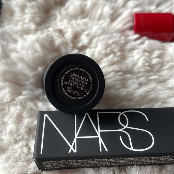 VIP Room NARS essentials set. NWT - Picture 8 of 9